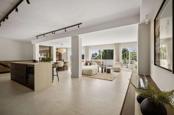 Chalet adosado en avenida Valle del Golf