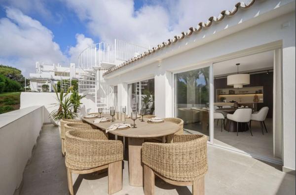 Chalet adosado en avenida Valle del Golf