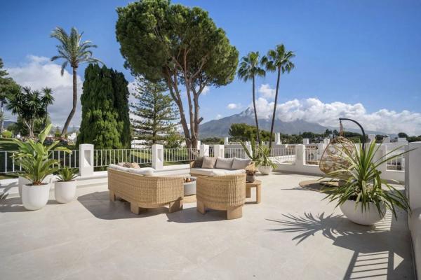 Chalet adosado en avenida Valle del Golf