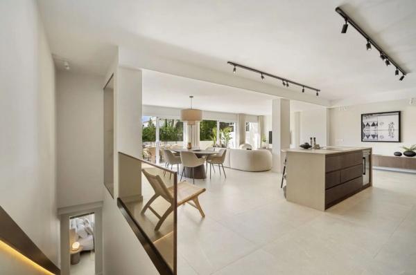 Chalet adosado en avenida Valle del Golf