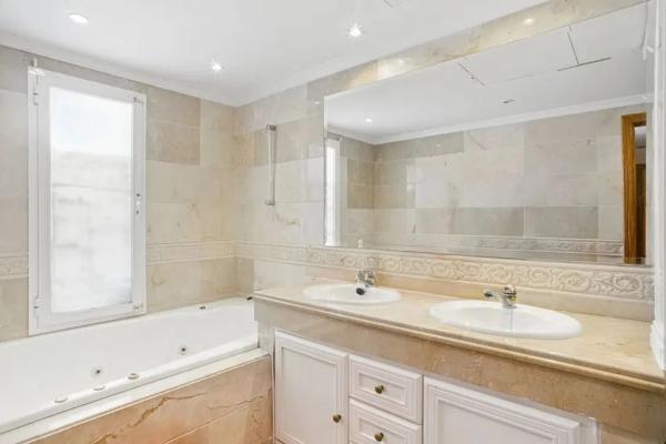 Dúplex en Urbanización Los Pinos de Aloha