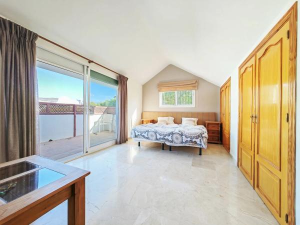 Dúplex en Urbanización Los Pinos de Aloha, 10