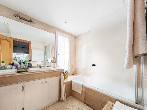 Dúplex en Urbanización Los Pinos de Aloha, 10