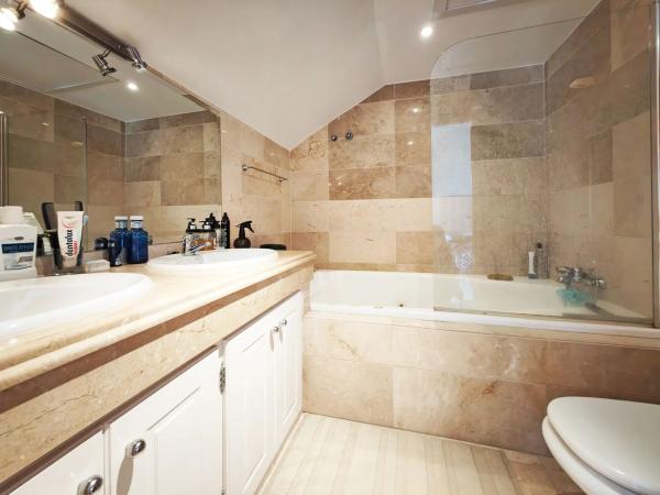 Dúplex en Urbanización Los Pinos de Aloha, 10