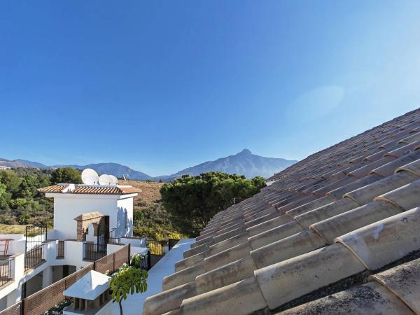 Dúplex en Urbanización Los Pinos de Aloha, 10