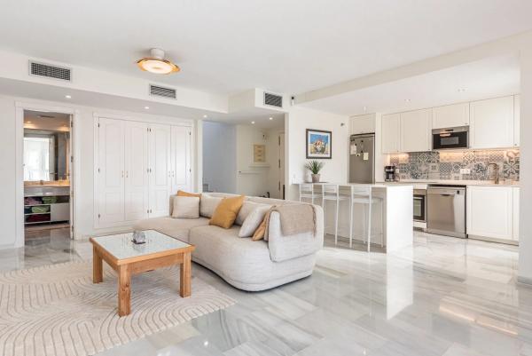 Dúplex en Urbanización Los Naranjos de Marbella, 2