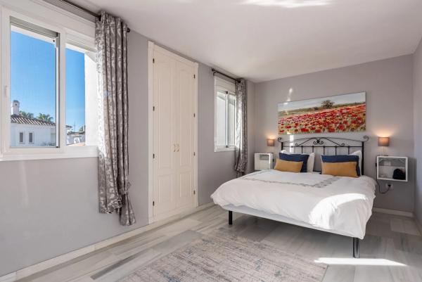 Dúplex en Urbanización Los Naranjos de Marbella, 2