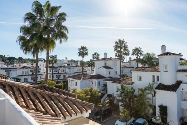 Dúplex en Urbanización Los Naranjos de Marbella, 2