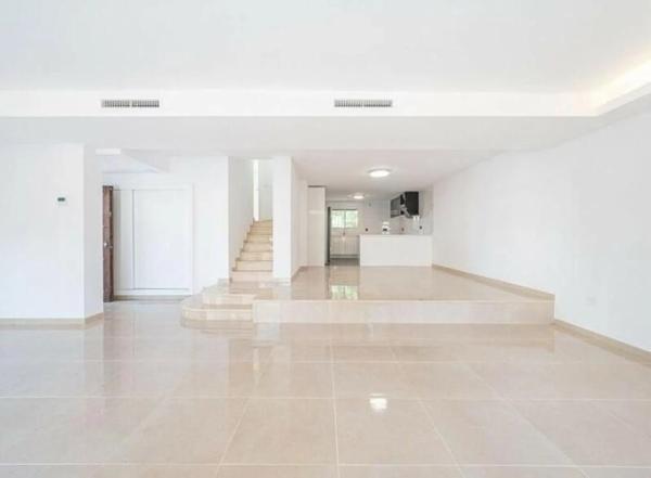 Chalet adosado en calle Pablo Picasso