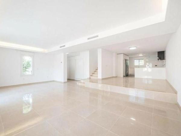 Chalet adosado en calle Pablo Picasso