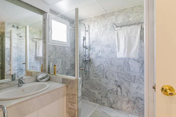 Chalet adosado en Urbanización Los Naranjos de Marbella, 37