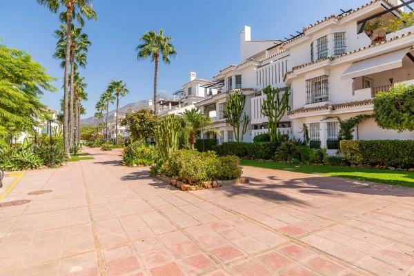 Chalet adosado en Urbanización Los Naranjos de Marbella, 37