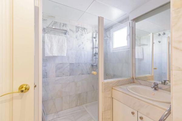 Chalet adosado en Urbanización Los Naranjos de Marbella, 37