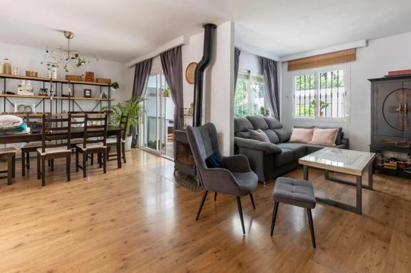 Chalet adosado en calle alcaucin, 19