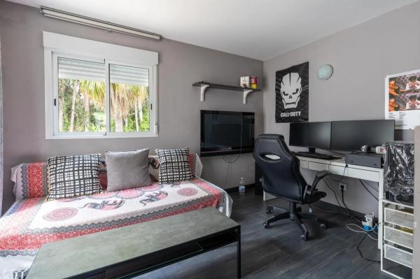 Chalet adosado en calle alcaucin, 19