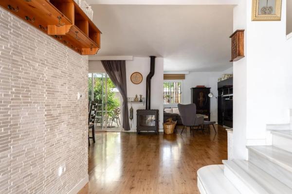 Chalet adosado en calle alcaucin, 19