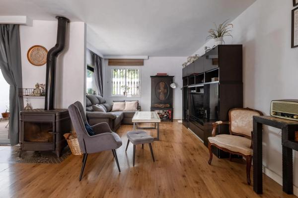 Chalet adosado en calle alcaucin, 19