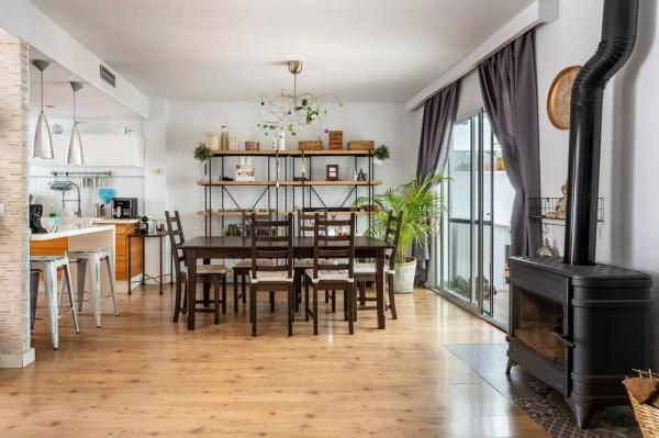 Chalet adosado en calle alcaucin, 19