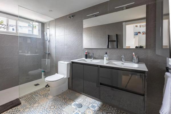 Chalet adosado en calle alcaucin, 19