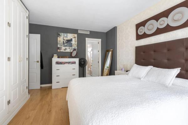 Chalet adosado en calle alcaucin, 19