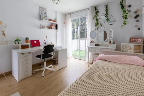 Chalet adosado en calle alcaucin, 19