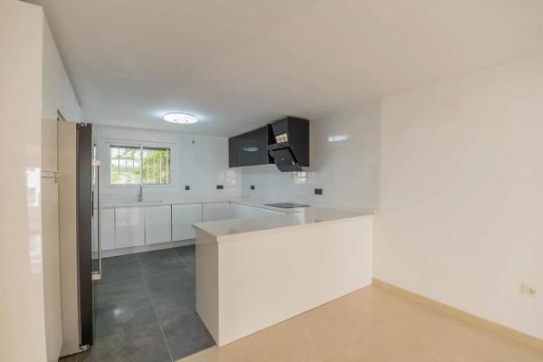 Chalet adosado en calle Luis Morales