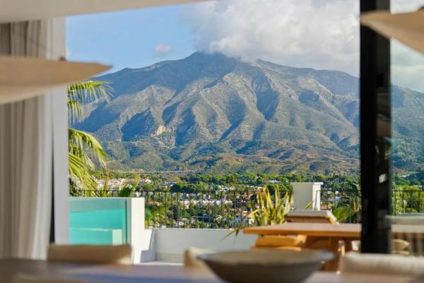 Casa independiente en avenida Calderón de la Barca