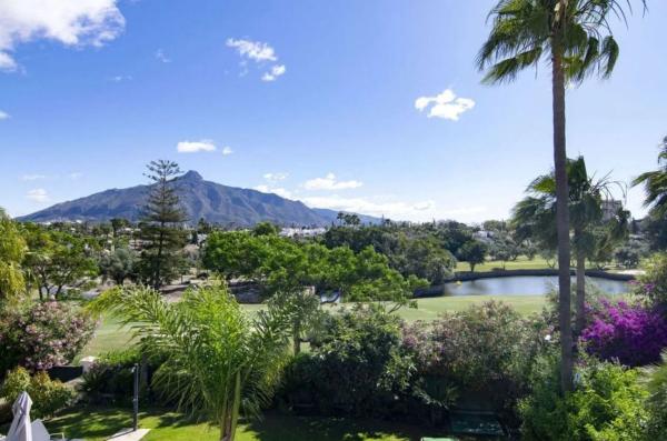 Casa independiente en avenida del Prado