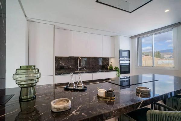 Casa independiente en avenida Generalife, 55