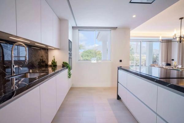 Casa independiente en avenida Generalife, 55