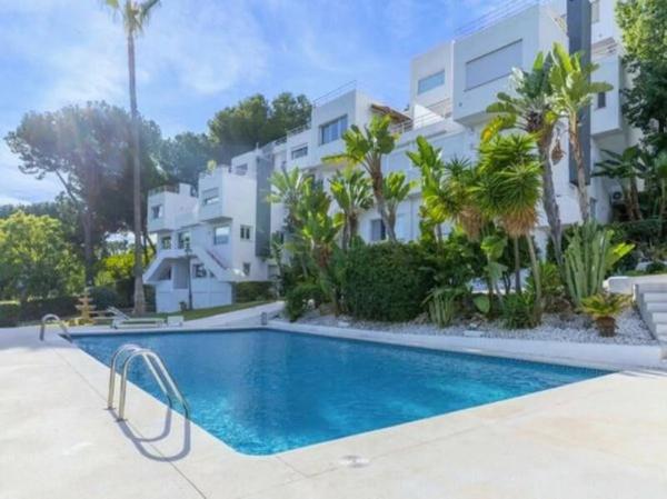 Dúplex en Urbanizacion n Andalucia 1h