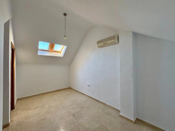 Chalet adosado en calle Sirio, 14