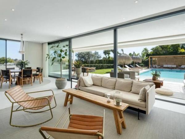 Casa independiente en calle Osa Menor 2g