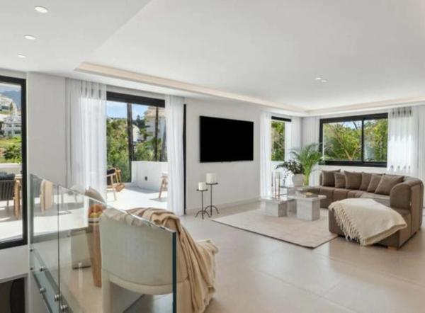 Chalet pareado en calle Sirio