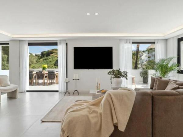 Chalet pareado en calle Sirio