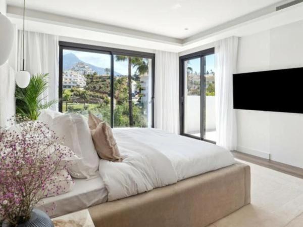 Chalet pareado en calle Sirio