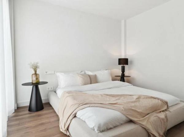 Chalet pareado en calle Sirio