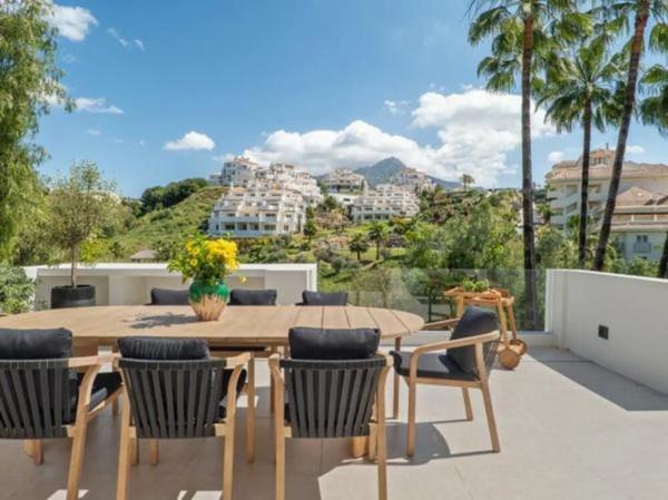 Chalet pareado en calle Sirio