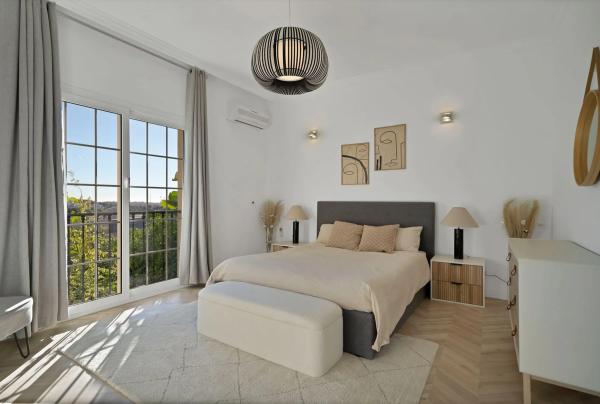 Chalet adosado en calle Pléyades