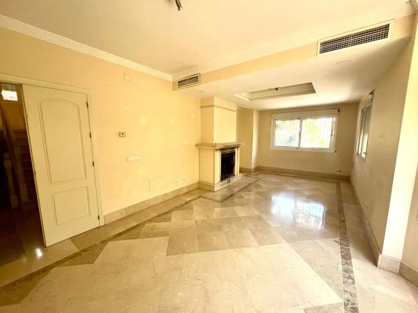 Casa independiente en calle Aries, 43