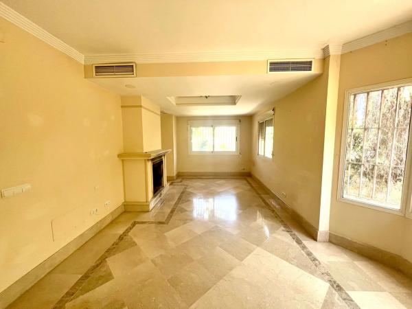 Casa independiente en calle Aries, 43