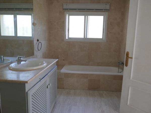 Casa independiente en Urbanizacion Nueva Andalucia 4j