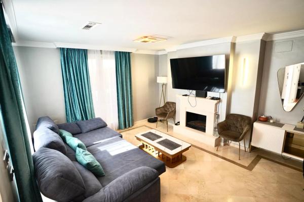 Chalet adosado en Urbanización Aloha Lake, 18