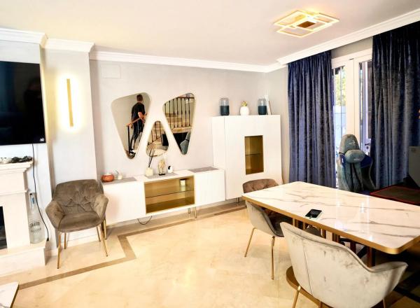 Chalet adosado en Urbanización Aloha Lake, 18