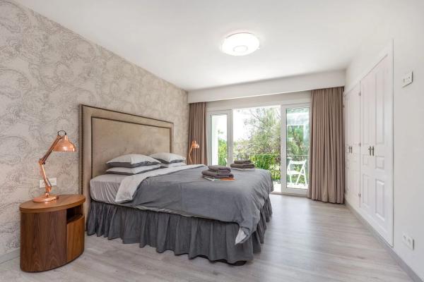 Chalet adosado en calle el Califa