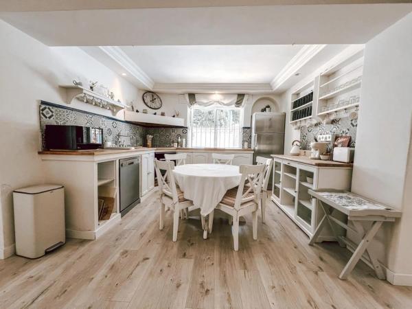 Casa independiente en calle los Jazmines, 455 -196