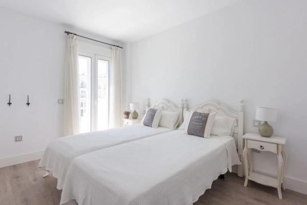 Chalet adosado en CL Los Lirios-nva Andalucia 2 Es:1 Pl:02 Pt:13 Edf Online 29660 Marbella (málaga)