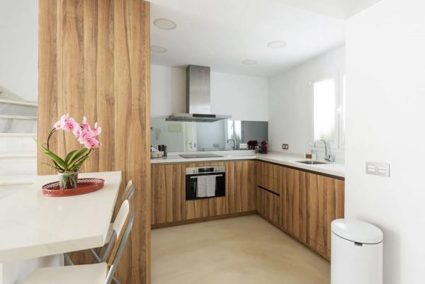 Chalet adosado en CL Los Lirios-nva Andalucia 2 Es:1 Pl:02 Pt:13 Edf Online 29660 Marbella (málaga)