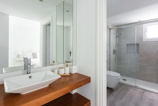 Chalet adosado en CL Los Lirios-nva Andalucia 2 Es:1 Pl:02 Pt:13 Edf Online 29660 Marbella (málaga)