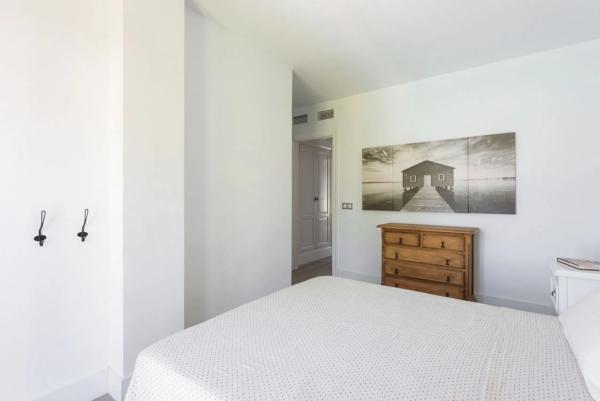 Chalet adosado en CL Los Lirios-nva Andalucia 2 Es:1 Pl:02 Pt:13 Edf Online 29660 Marbella (málaga)